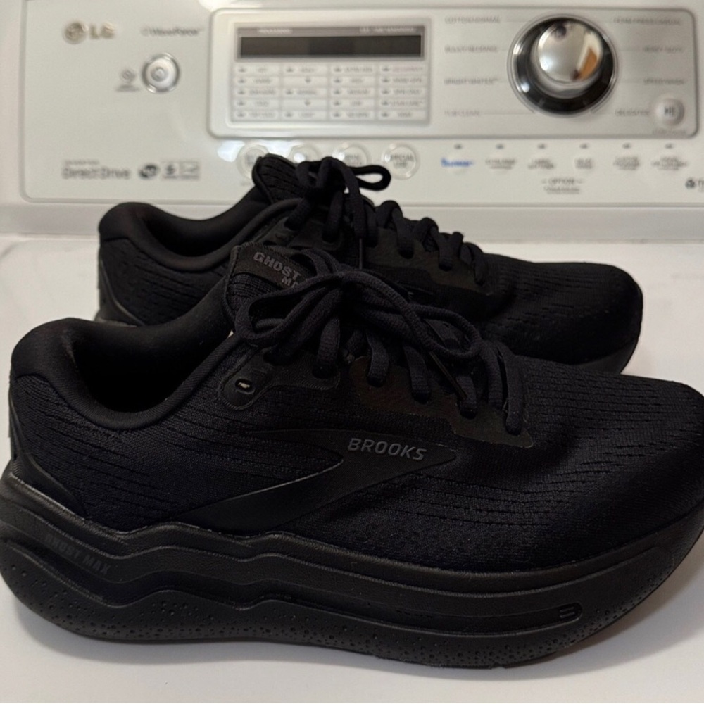 Brooks All-Black Athletic Shoes 24cm size 7